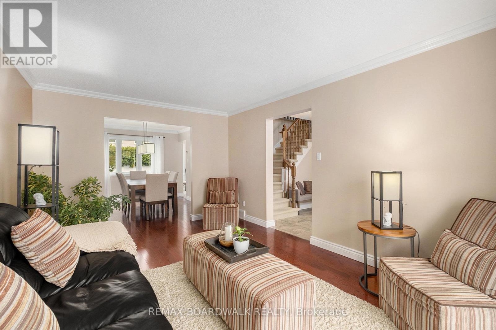 1315 Prestone Drive, Ottawa, Ontario  K1E 2Z2 - Photo 6 - X12781832