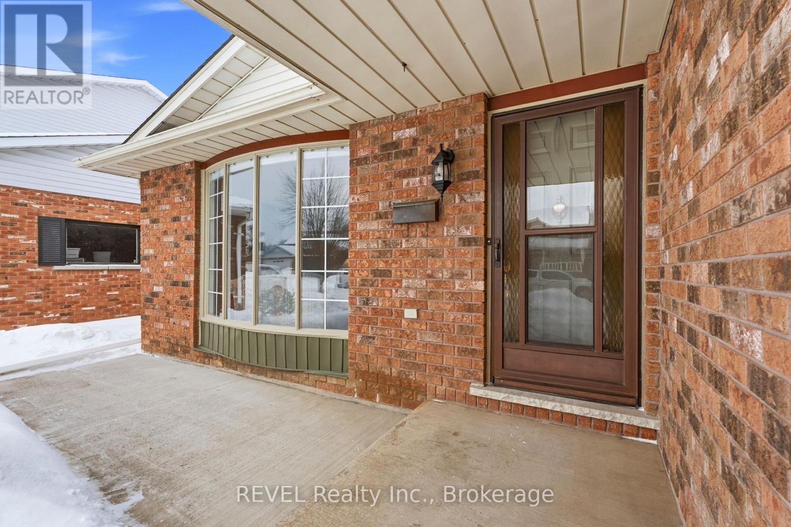 7362 Nathan Crescent, Niagara Falls, Ontario  L2G 7R6 - Photo 3 - X12781856