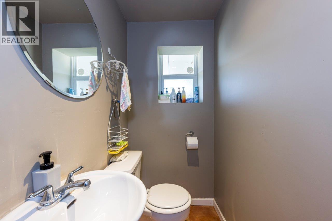 Listing Picture 16 of 24 : 4376 WINNIFRED STREET, Burnaby / 本拿比 - 魯藝地產 Yvonne Lu Group - MLS Medallion Club Member