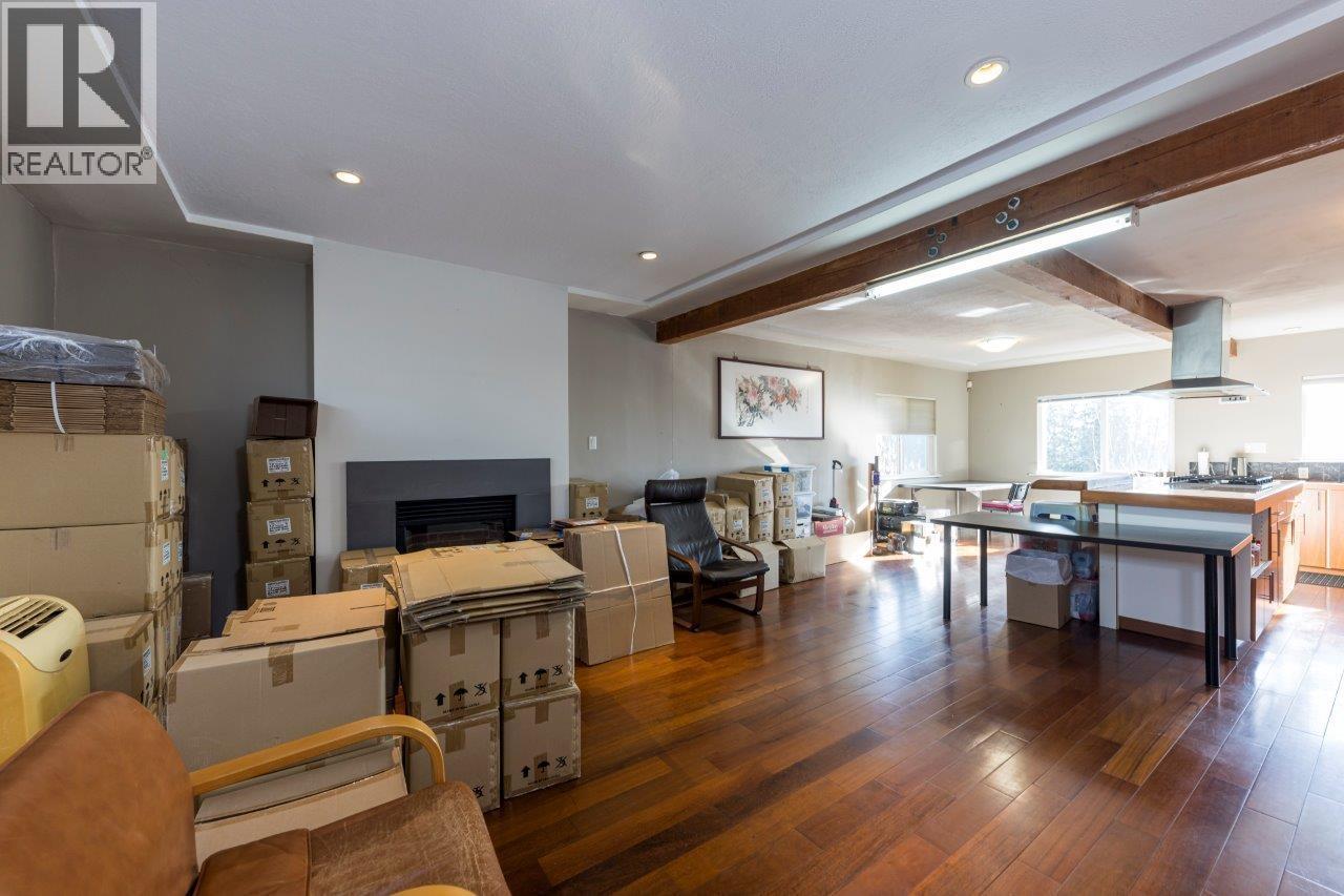 Listing Picture 14 of 24 : 4376 WINNIFRED STREET, Burnaby / 本拿比 - 魯藝地產 Yvonne Lu Group - MLS Medallion Club Member