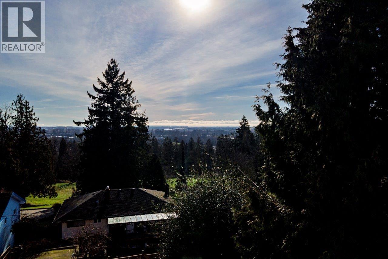 Listing Picture 24 of 24 : 4376 WINNIFRED STREET, Burnaby / 本拿比 - 魯藝地產 Yvonne Lu Group - MLS Medallion Club Member