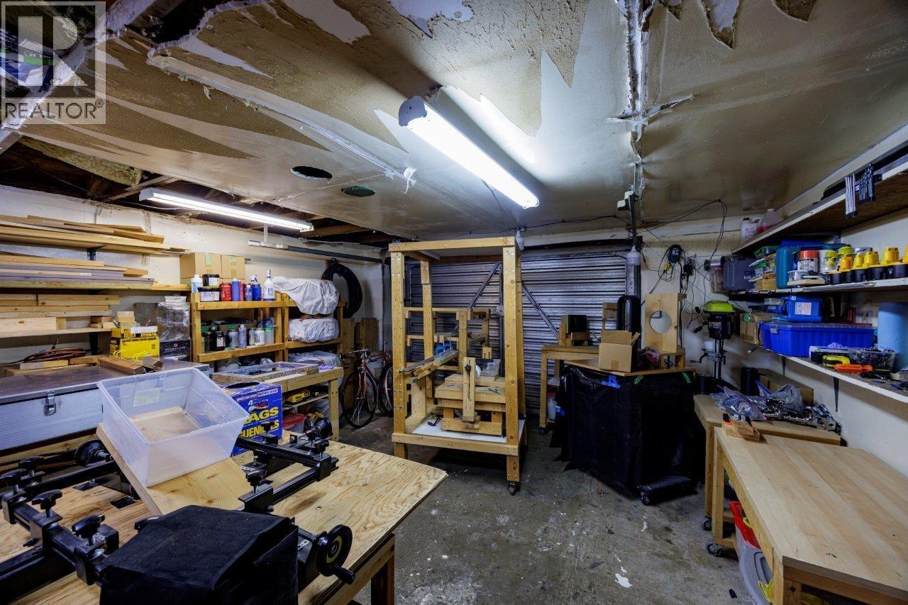 Listing Picture 17 of 24 : 4376 WINNIFRED STREET, Burnaby / 本拿比 - 魯藝地產 Yvonne Lu Group - MLS Medallion Club Member