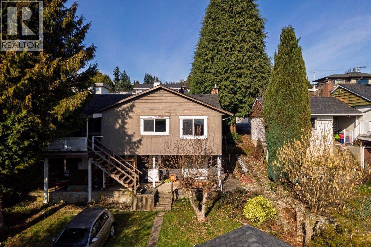 Listing Picture 4 of 24 : 4376 WINNIFRED STREET, Burnaby / 本拿比 - 魯藝地產 Yvonne Lu Group - MLS Medallion Club Member