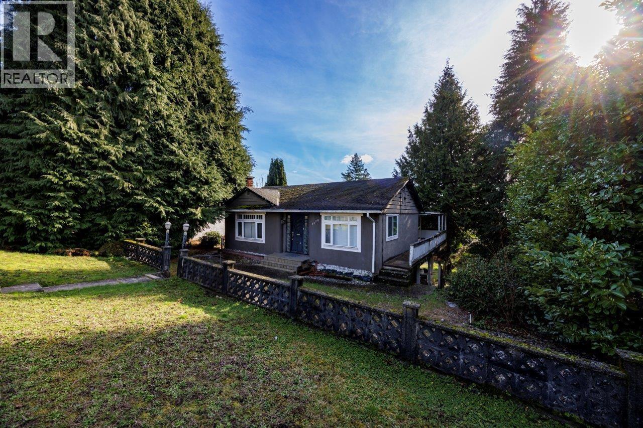 Listing Picture 22 of 24 : 4376 WINNIFRED STREET, Burnaby / 本拿比 - 魯藝地產 Yvonne Lu Group - MLS Medallion Club Member