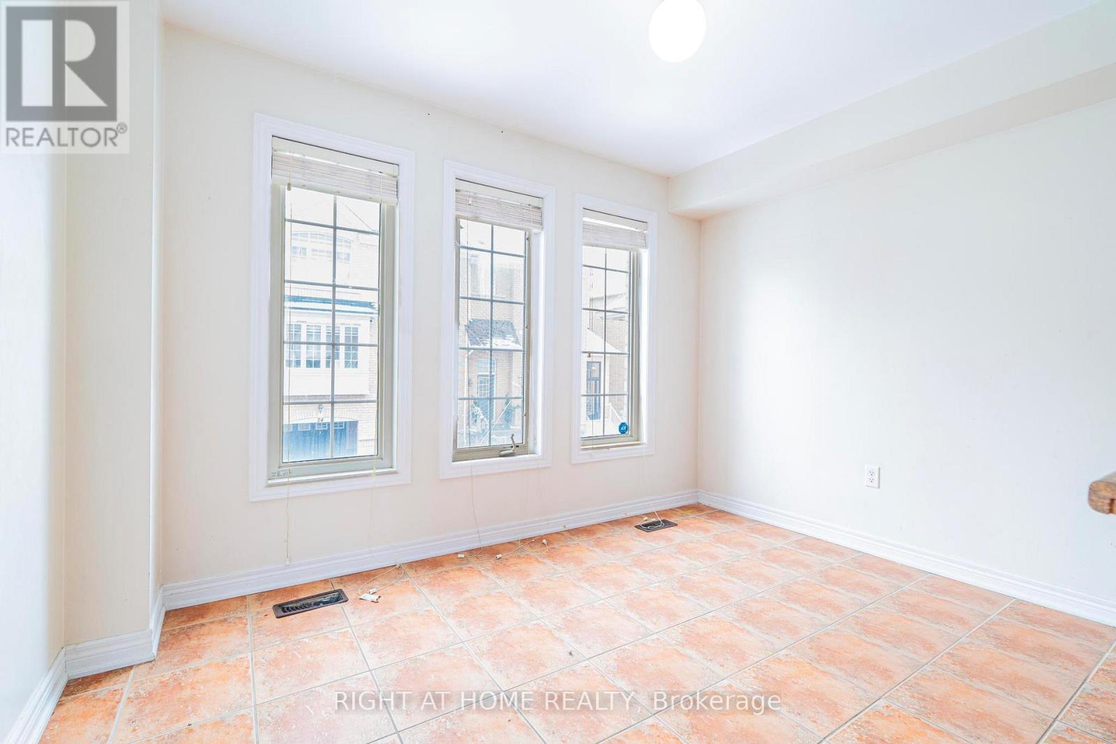 23 Ignatius Lane, Toronto, Ontario  M1E 2M8 - Photo 11 - E12781840