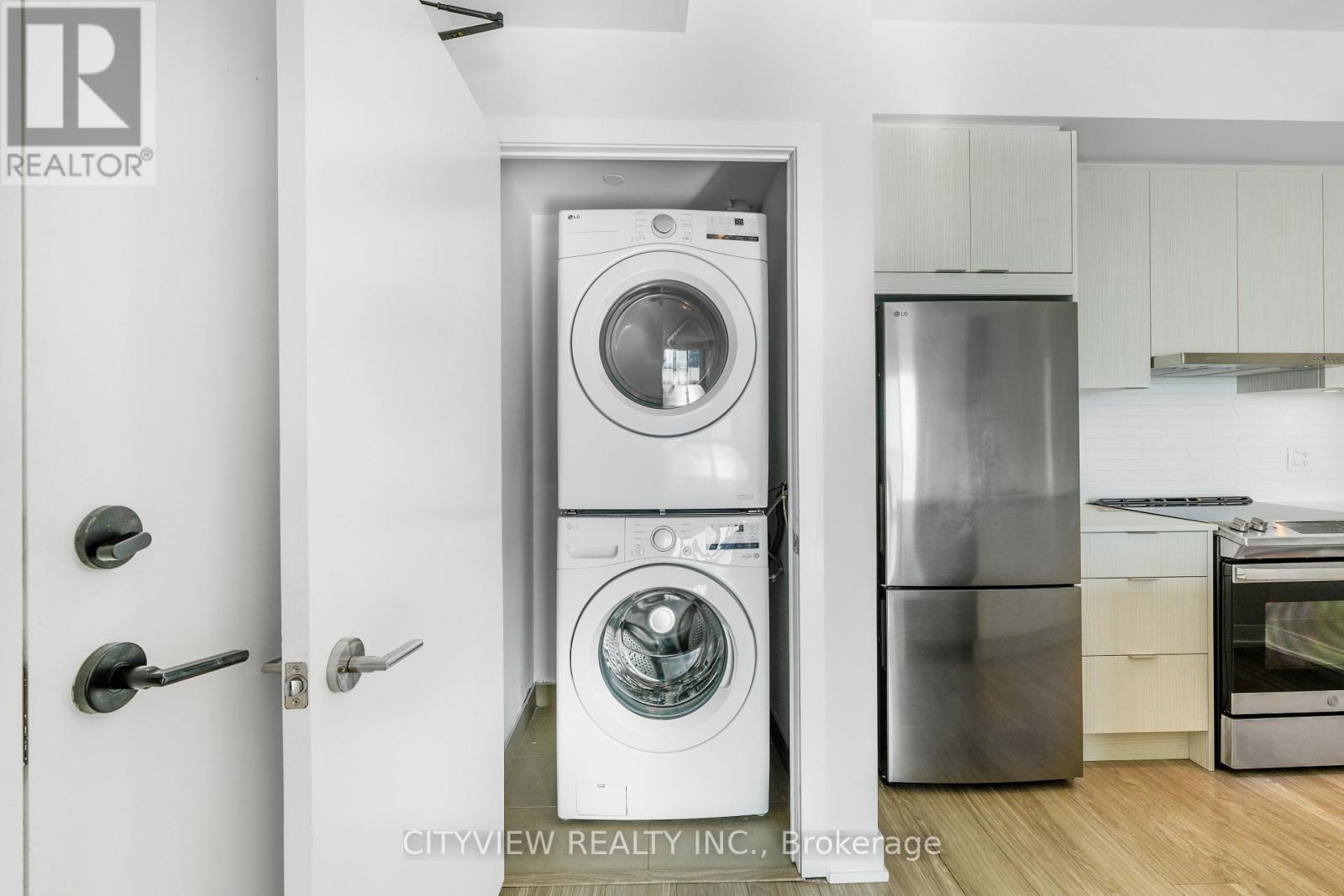 3507 - 430 Square One Drive, Mississauga, Ontario  L5B 0L6 - Photo 25 - W12781846