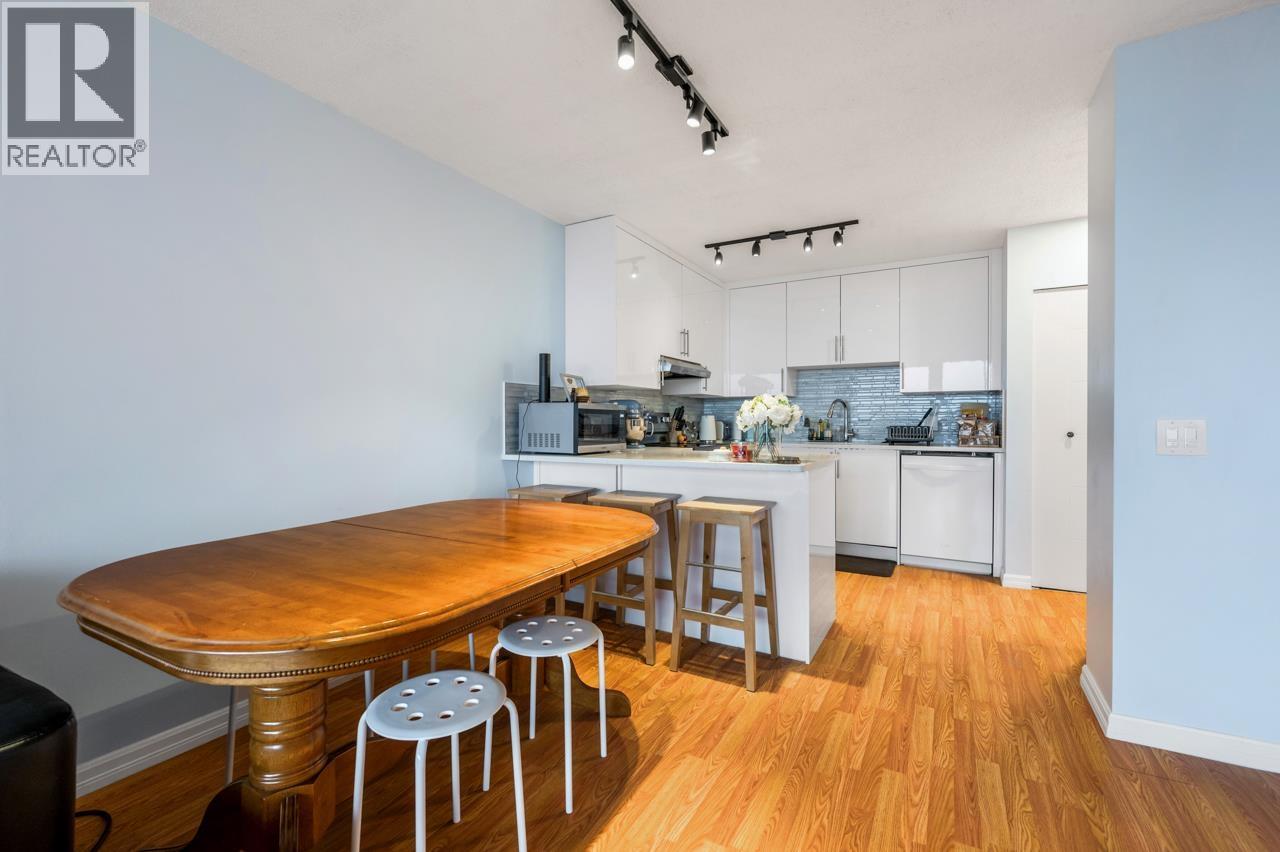 Listing Picture 8 of 20 : 1205 3970 CARRIGAN COURT, Burnaby / 本拿比 - 魯藝地產 Yvonne Lu Group - MLS Medallion Club Member