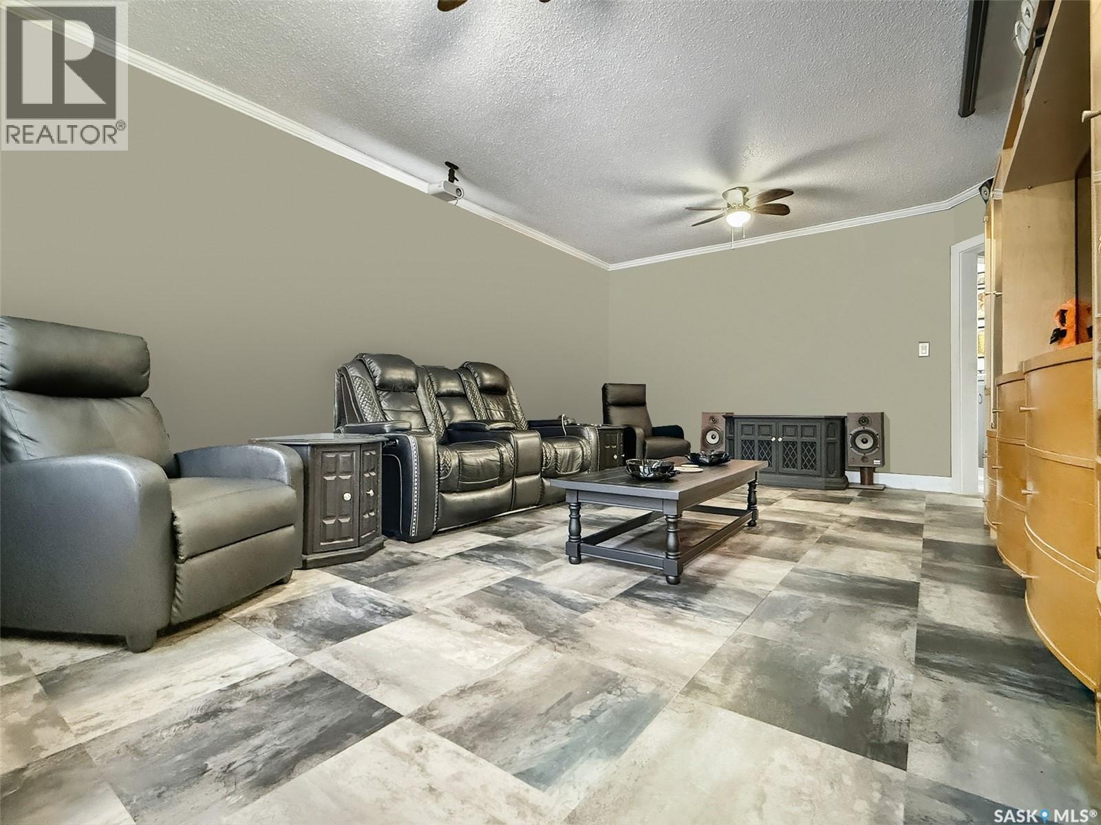 236 7th Avenue Nw, Swift Current, Saskatchewan  S9H 0Y8 - Photo 3 - SK026477