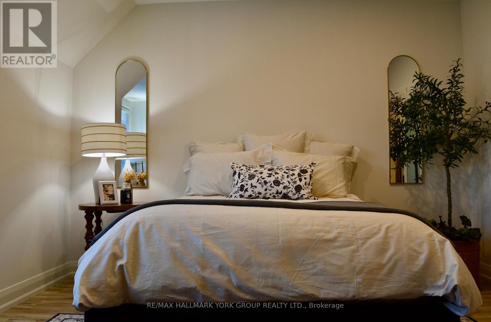 Upper - 398 Concord Avenue, Toronto, Ontario  M6H 2P8 - Photo 13 - W12781882