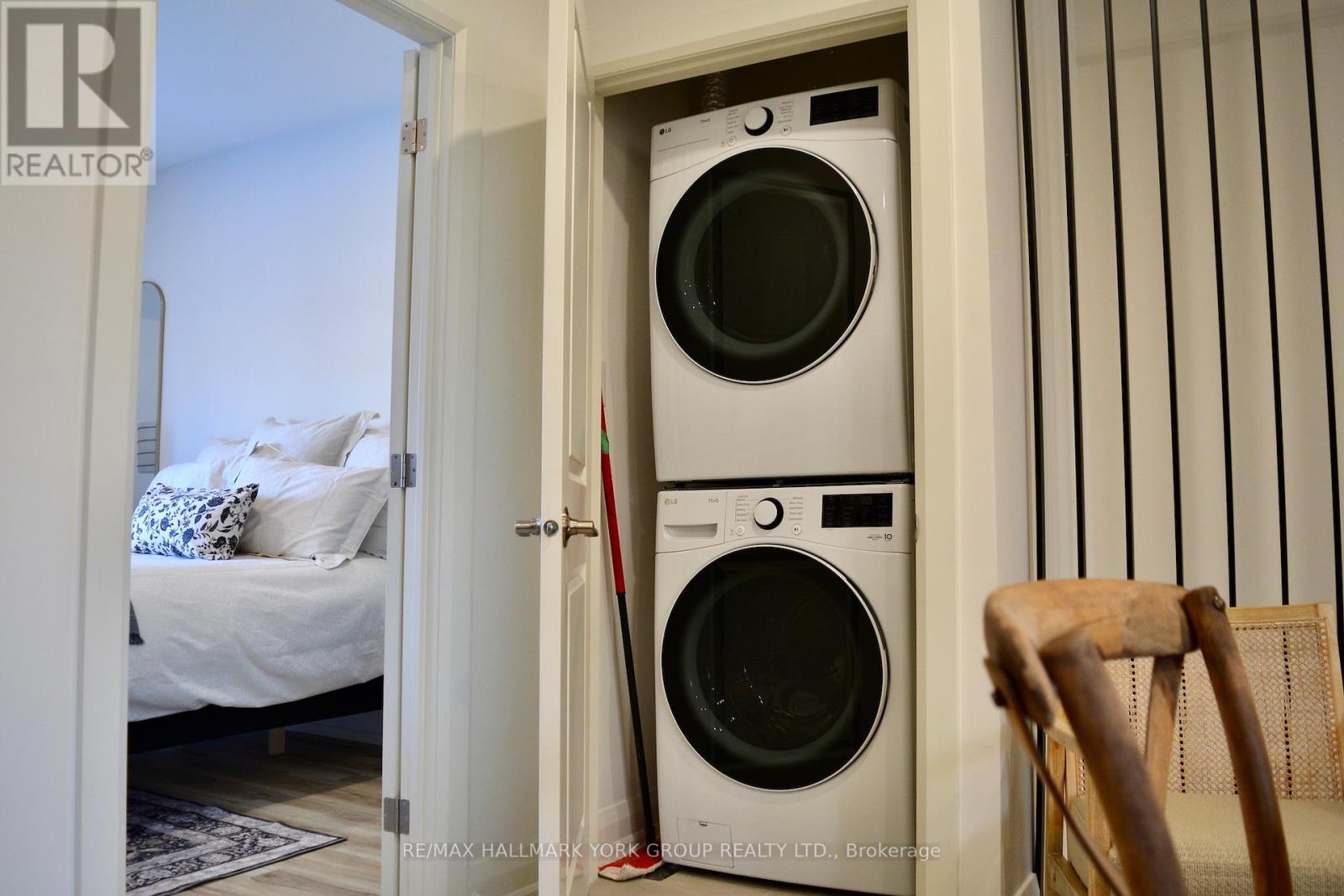 Upper - 398 Concord Avenue, Toronto, Ontario  M6H 2P8 - Photo 21 - W12781882