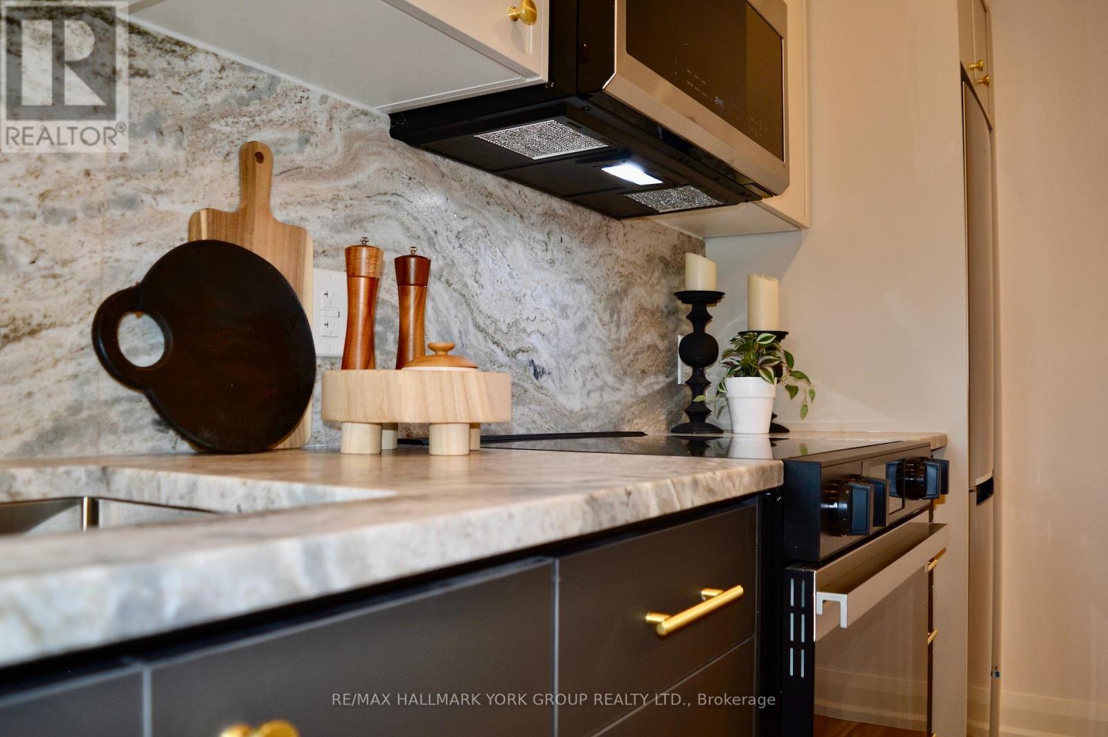 Upper - 398 Concord Avenue, Toronto, Ontario  M6H 2P8 - Photo 6 - W12781882