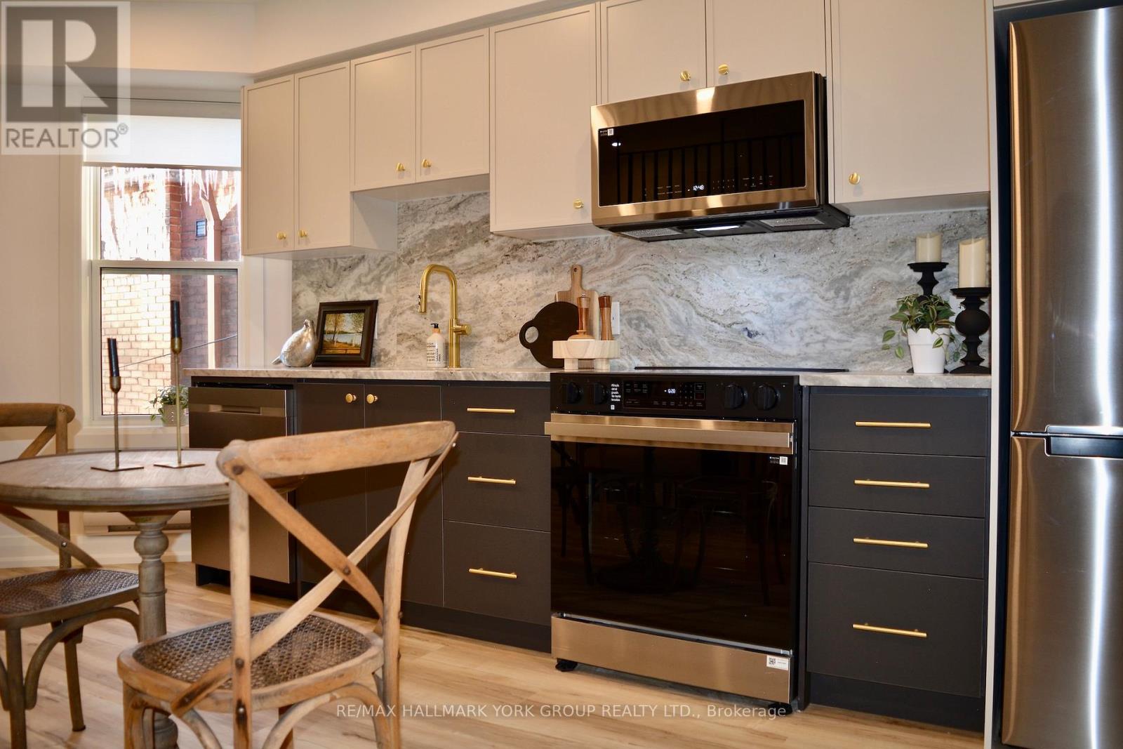 Upper - 398 Concord Avenue, Toronto, Ontario  M6H 2P8 - Photo 9 - W12781882