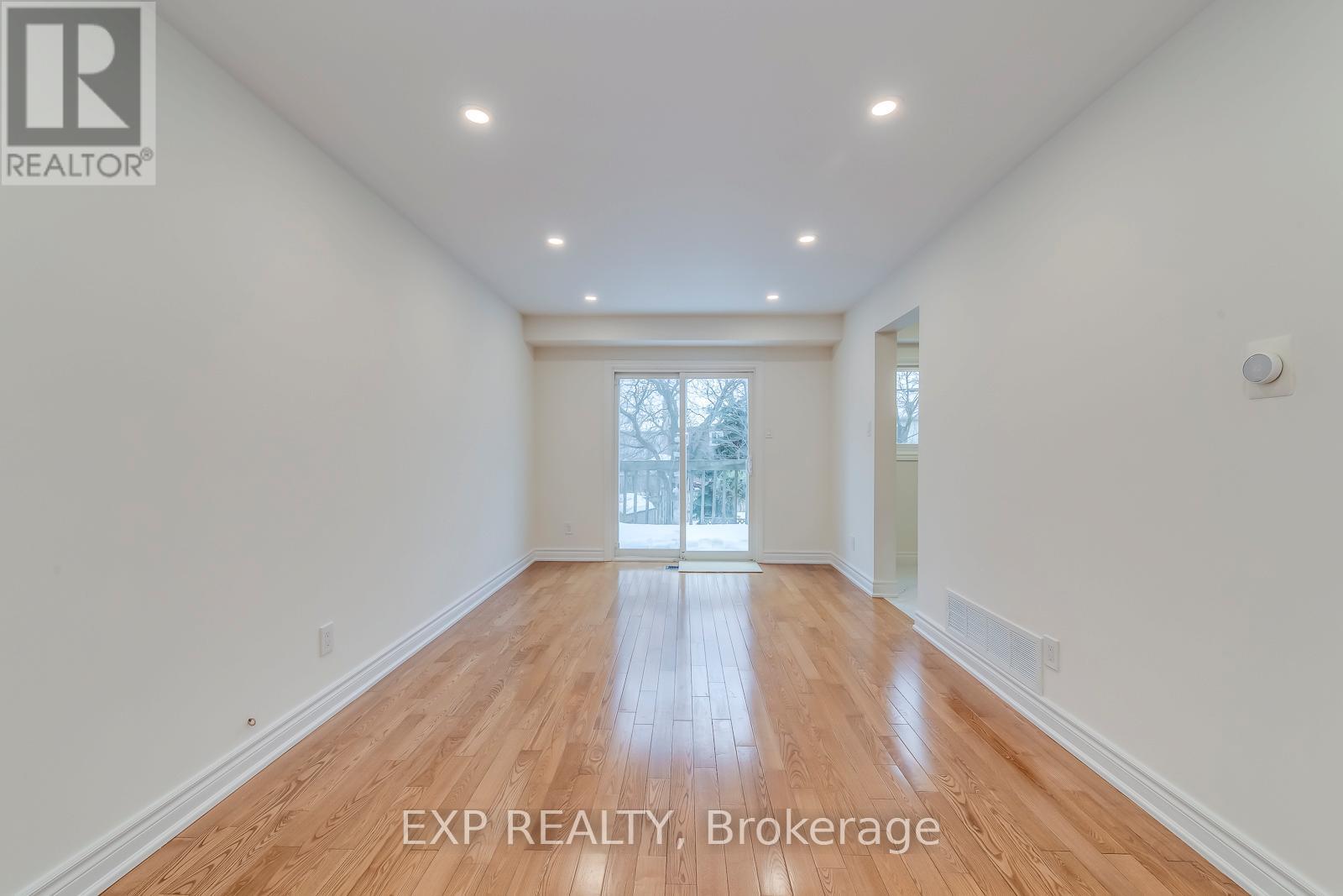 1570 Cuthbert Avenue, Mississauga, Ontario  L5M 3R2 - Photo 11 - W12781906