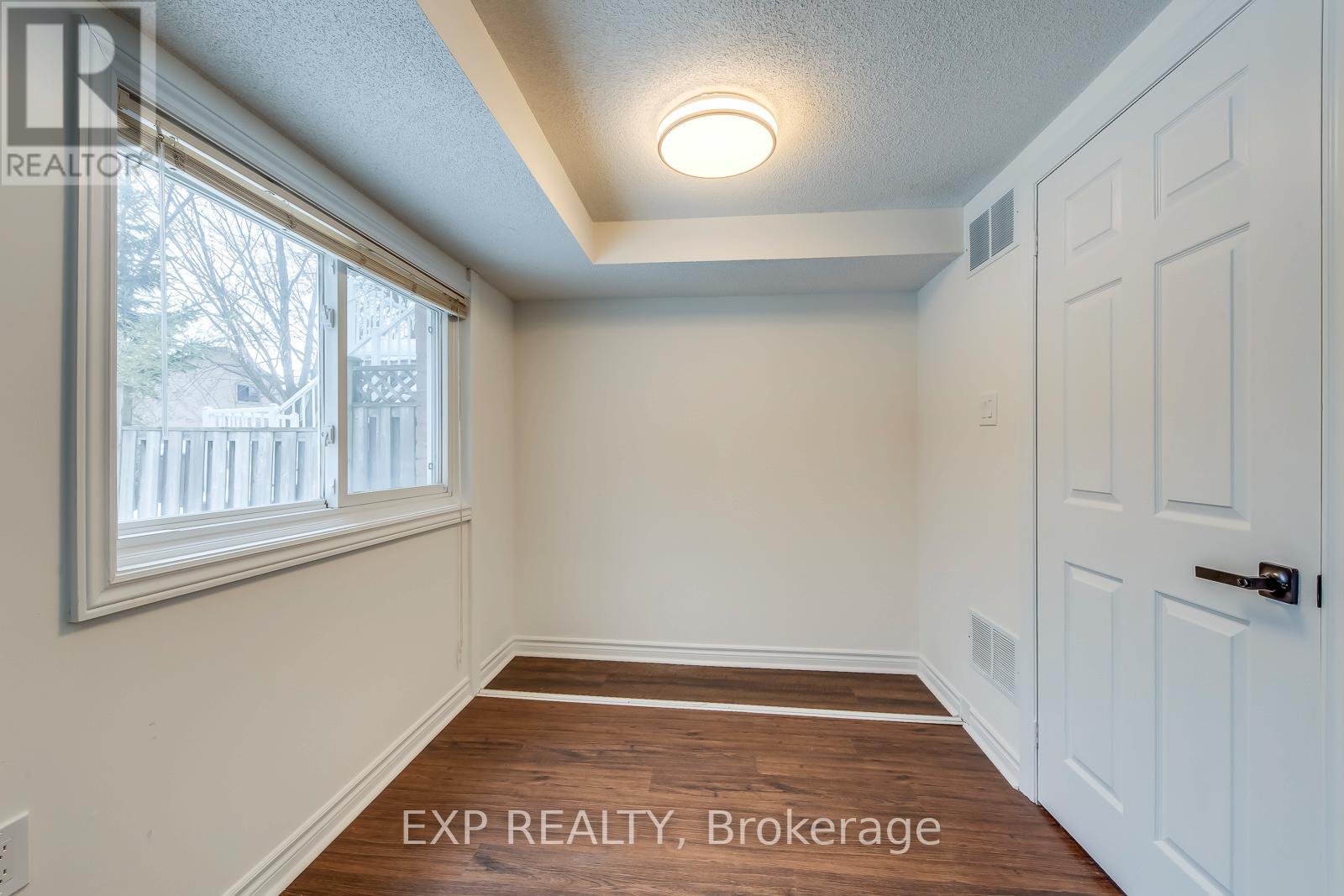 1570 Cuthbert Avenue, Mississauga, Ontario  L5M 3R2 - Photo 34 - W12781906