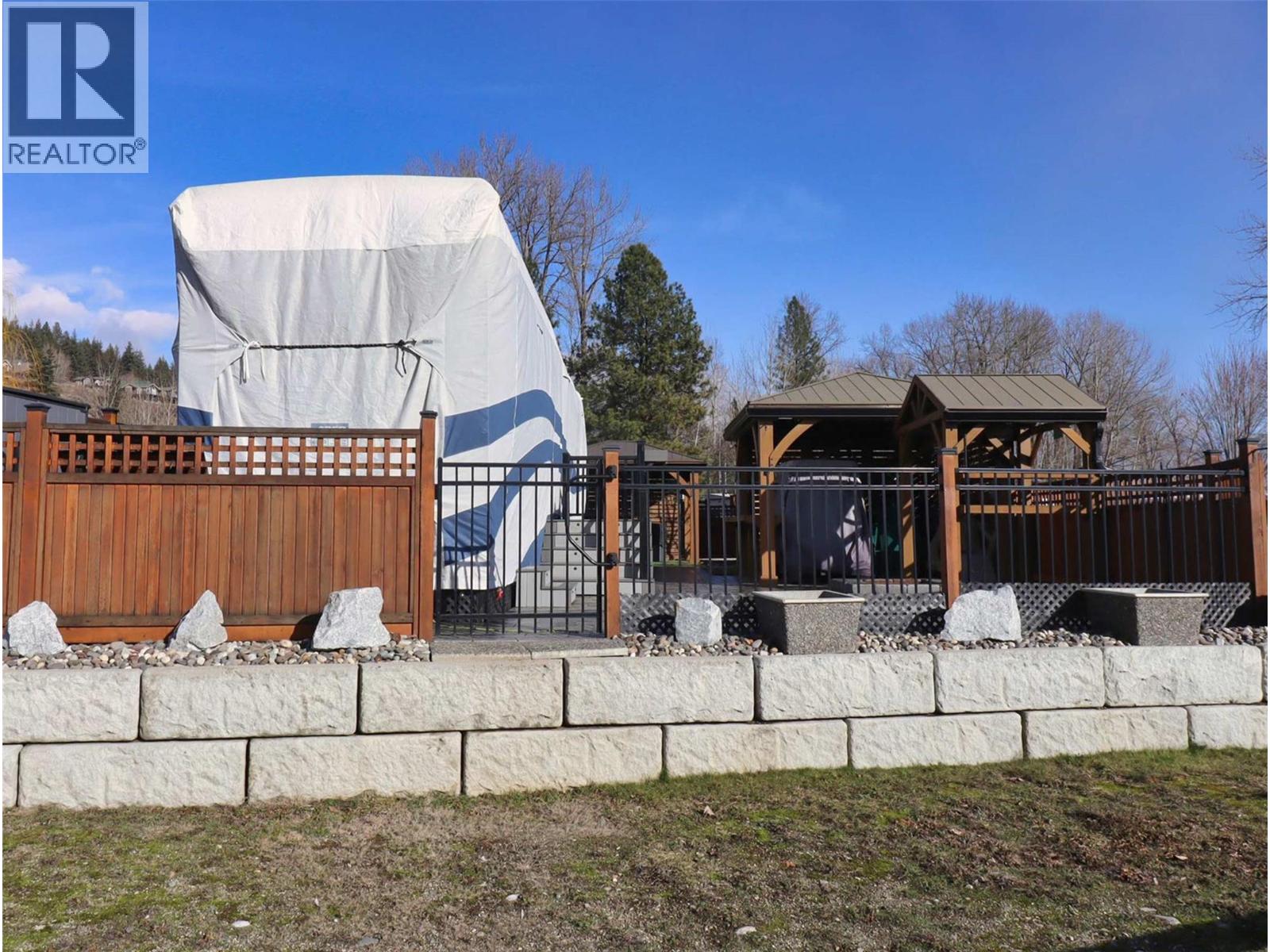 4 Eagle Lane, Lee Creek, British Columbia