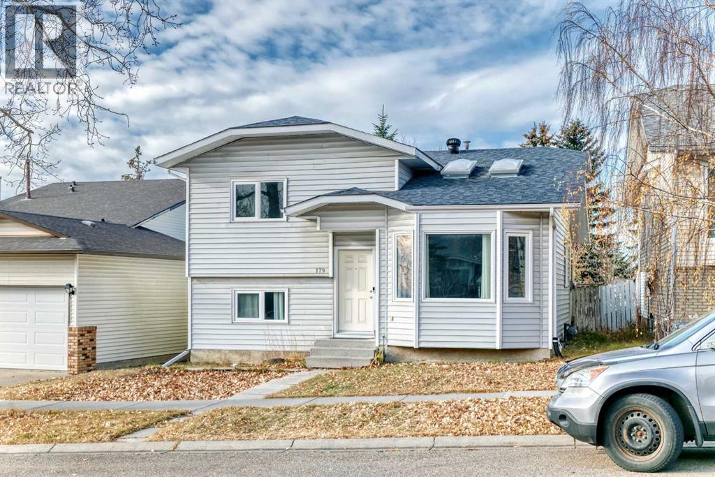 179 Hawkwood Boulevard Nw, Calgary, Alberta  T2R 0B3 - Photo 2 - A2269874