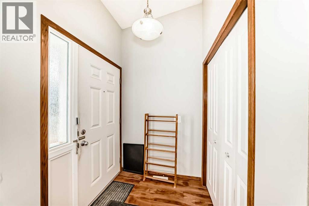 179 Hawkwood Boulevard Nw, Calgary, Alberta  T2R 0B3 - Photo 3 - A2269874