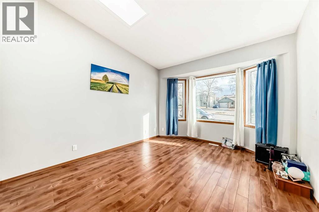 179 Hawkwood Boulevard Nw, Calgary, Alberta  T2R 0B3 - Photo 4 - A2269874