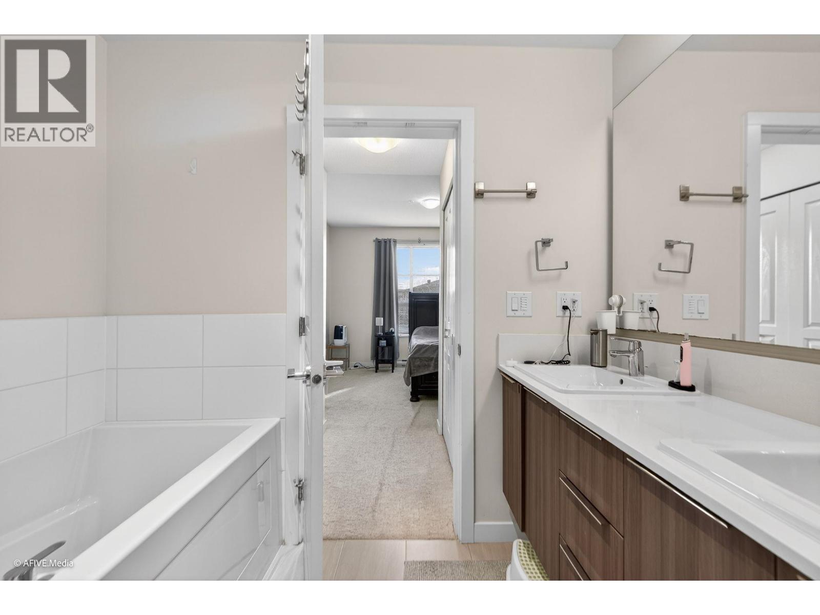 308 1151 Windsor Mews, Coquitlam, British Columbia  V3B 0M9 - Photo 24 - R3088940