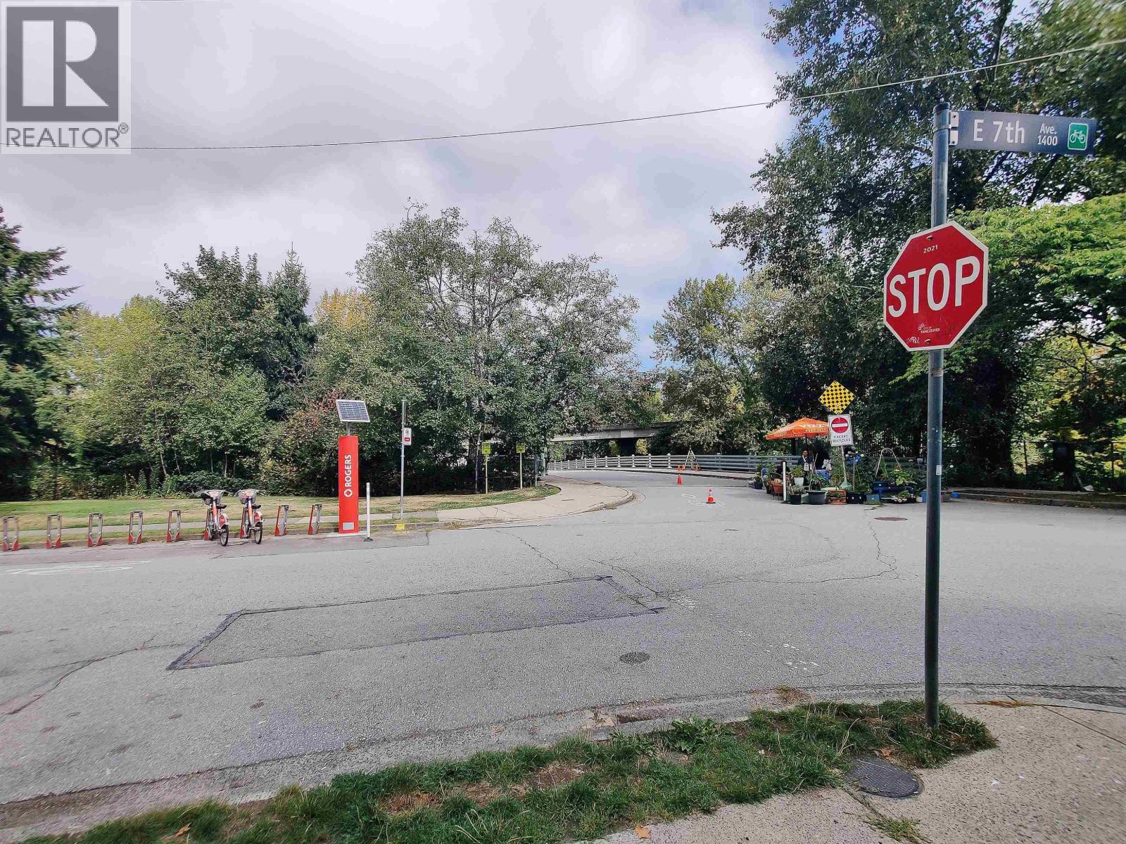 Listing Picture 25 of 29 : 108 1420 E 7TH AVENUE, Vancouver / 溫哥華 - 魯藝地產 Yvonne Lu Group - MLS Medallion Club Member