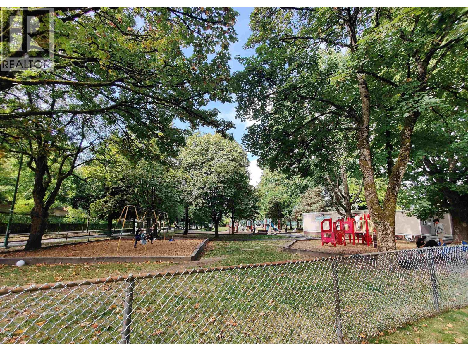 Listing Picture 27 of 29 : 108 1420 E 7TH AVENUE, Vancouver / 溫哥華 - 魯藝地產 Yvonne Lu Group - MLS Medallion Club Member