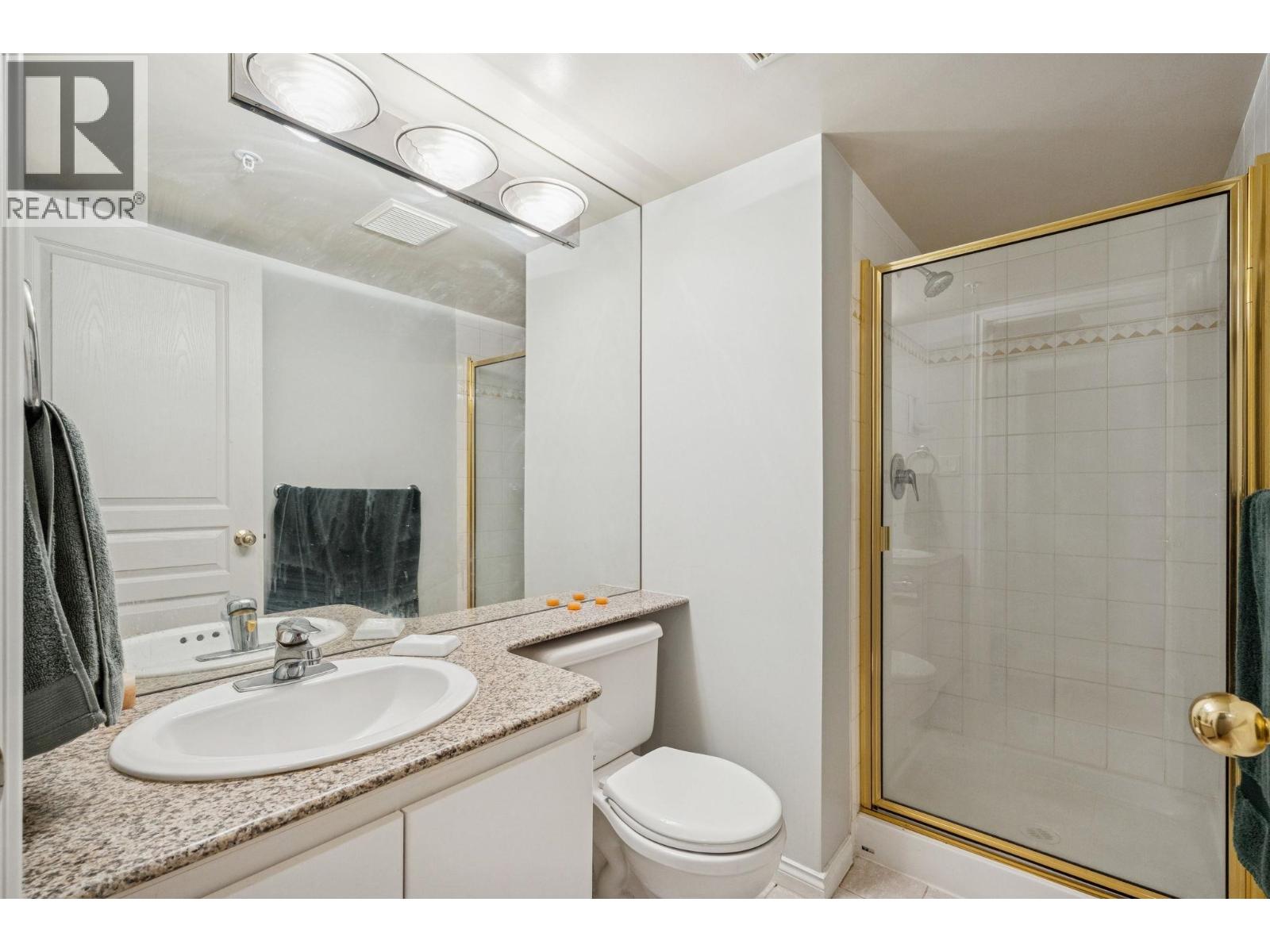 Listing Picture 22 of 39 : 2602 1189 HOWE STREET, Vancouver / 溫哥華 - 魯藝地產 Yvonne Lu Group - MLS Medallion Club Member