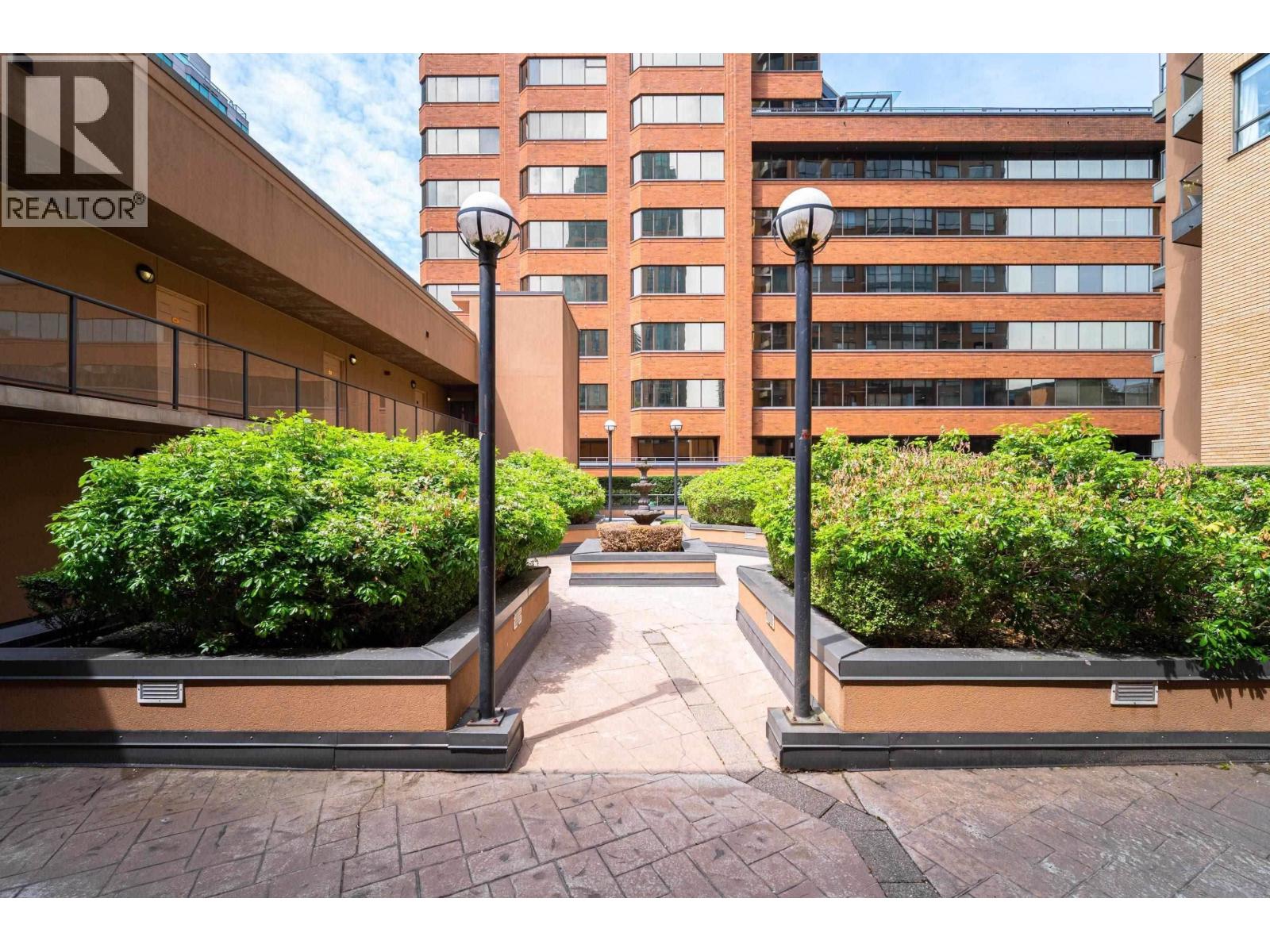 Listing Picture 33 of 39 : 2602 1189 HOWE STREET, Vancouver / 溫哥華 - 魯藝地產 Yvonne Lu Group - MLS Medallion Club Member