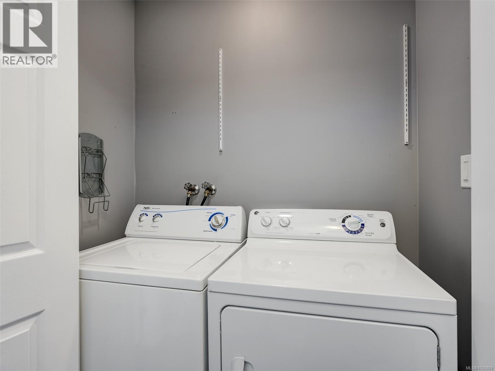 4 9923 Seventh St, Sidney, British Columbia  V8L 2V8 - Photo 13 - 1025809