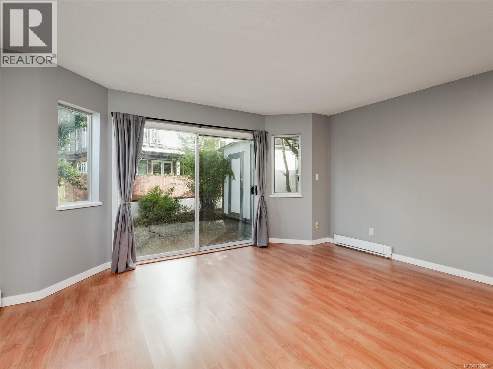 4 9923 Seventh St, Sidney, British Columbia  V8L 2V8 - Photo 2 - 1025809