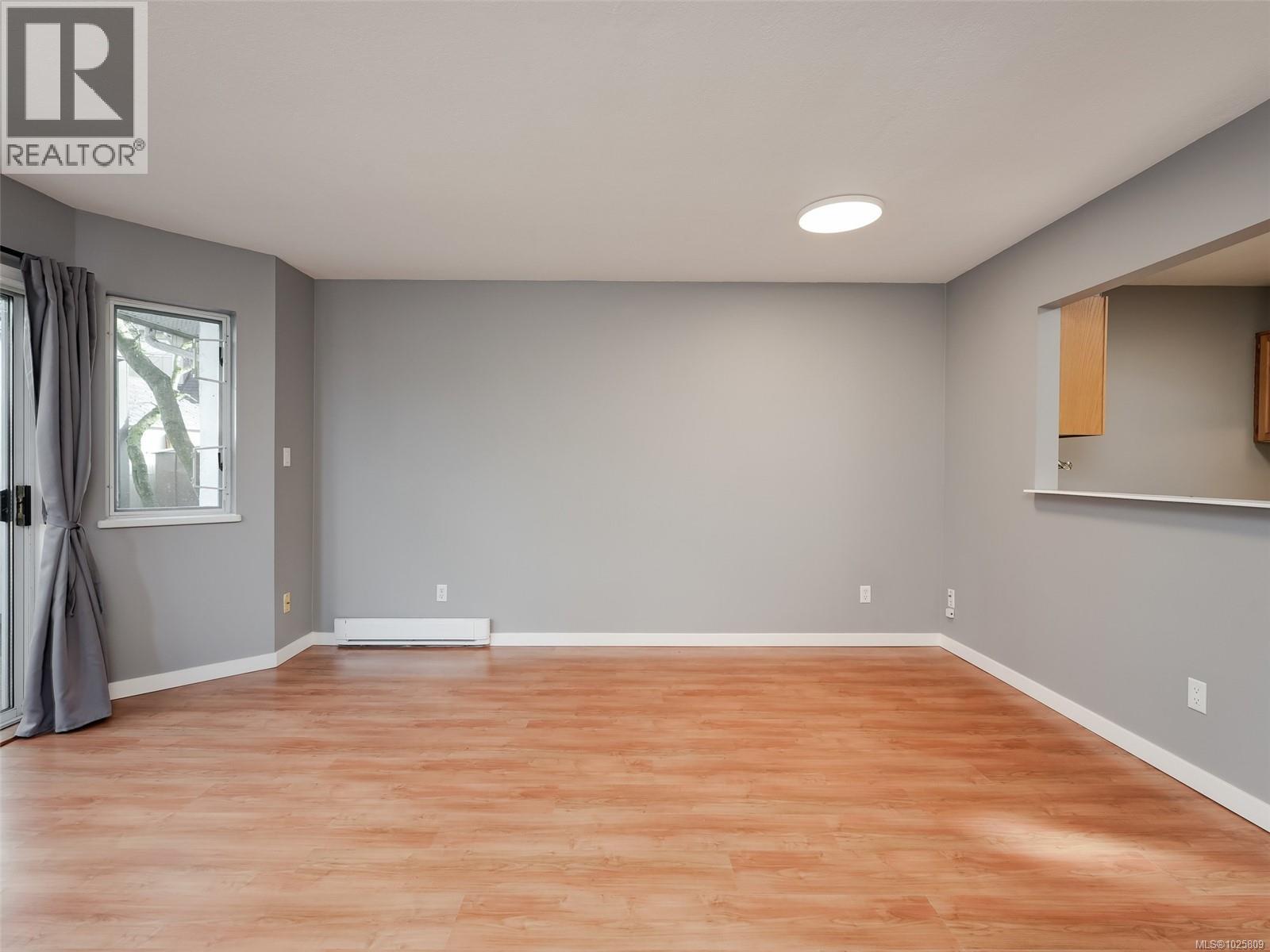 4 9923 Seventh St, Sidney, British Columbia  V8L 2V8 - Photo 3 - 1025809