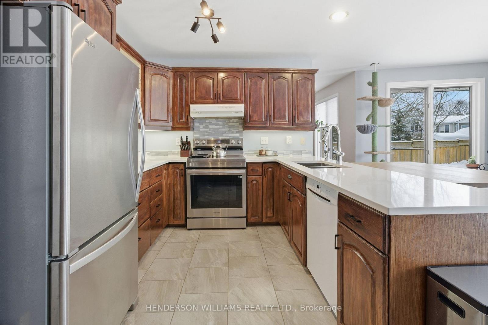 42 Forchuk Crescent, Quinte West (Trenton Ward), Ontario  K8V 6N2 - Photo 11 - X12781948