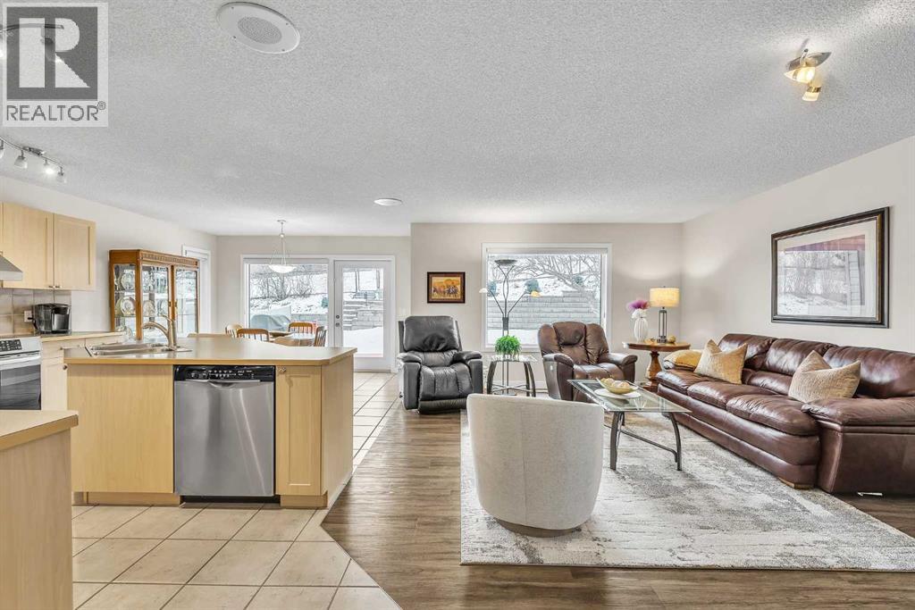 103 Panamount Crescent Nw, Calgary, Alberta  T3K 5L8 - Photo 5 - A2281561