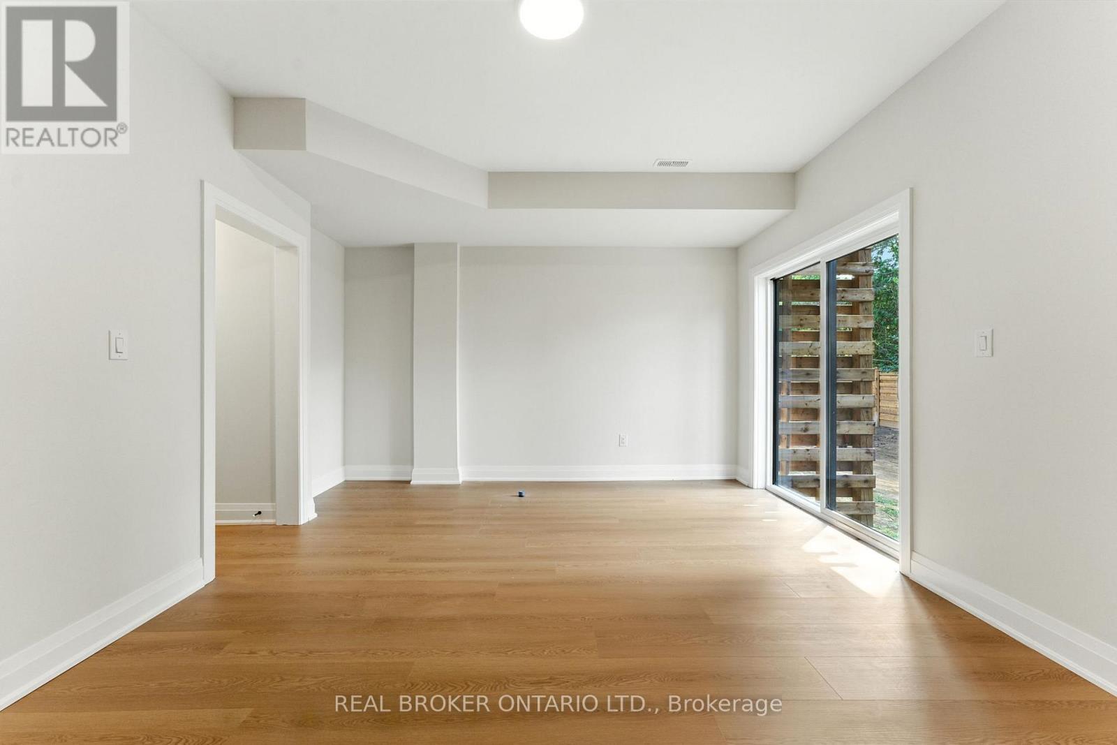 Unit 3 - 161 Fifth Avenue, Brant, Ontario  N3S 1A3 - Photo 6 - X12342963