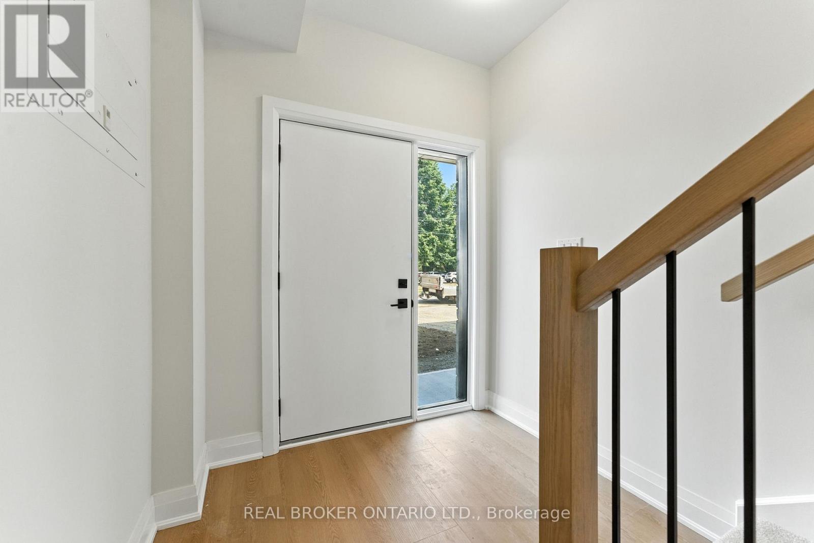 Unit 3 - 161 Fifth Avenue, Brant, Ontario  N3S 1A3 - Photo 3 - X12342963