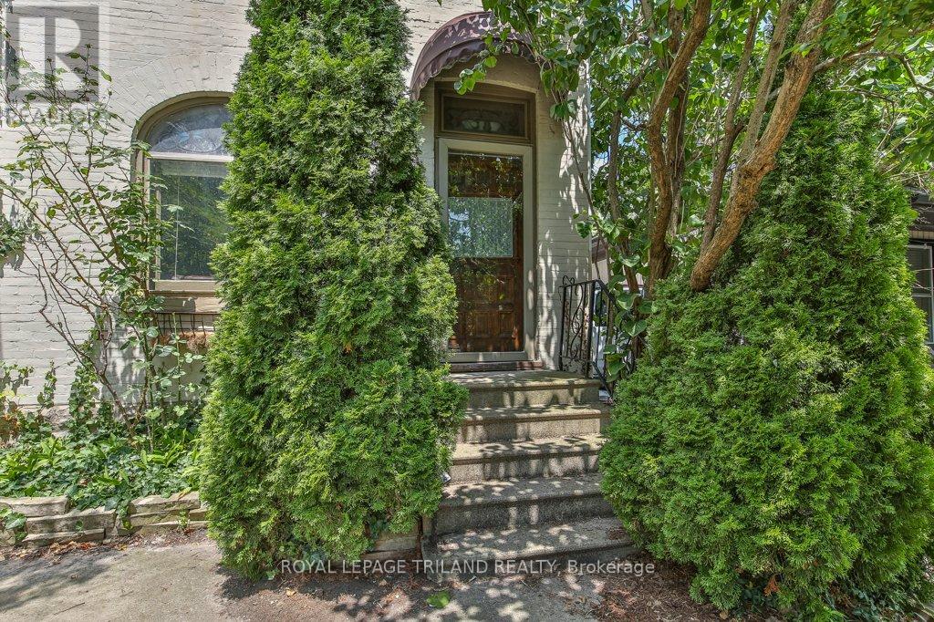 38 Byron Avenue E, London South, Ontario  N6C 1C5 - Photo 2 - X12781974