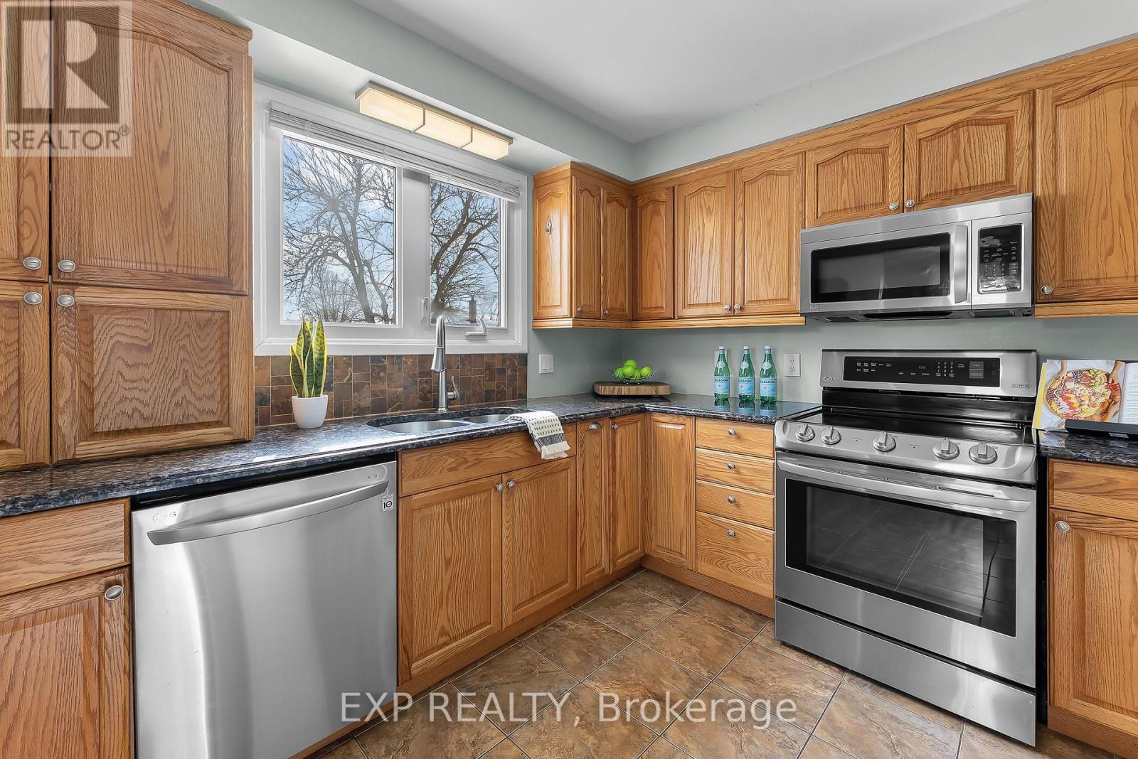 147 Loyalist Drive, Welland, Ontario  L3C 6A3 - Photo 13 - X12781926