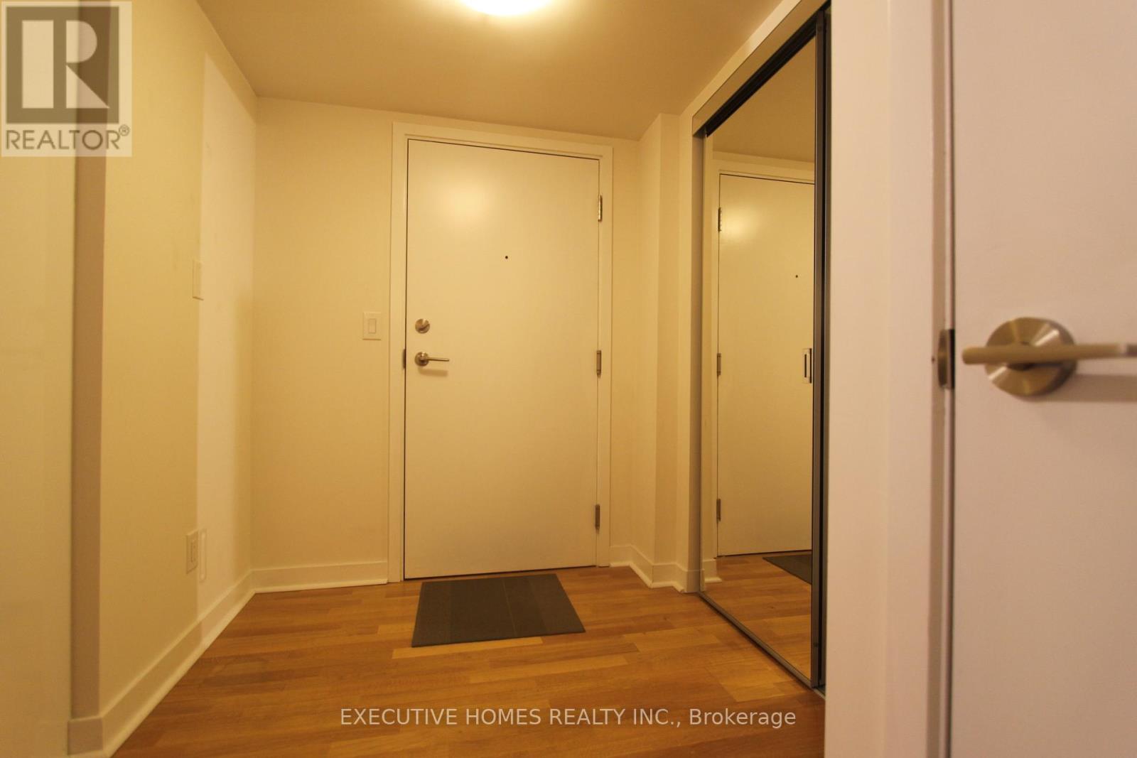 1506 - 295 Adelaide Street W, Toronto, Ontario  M5V 0L4 - Photo 3 - C12781980