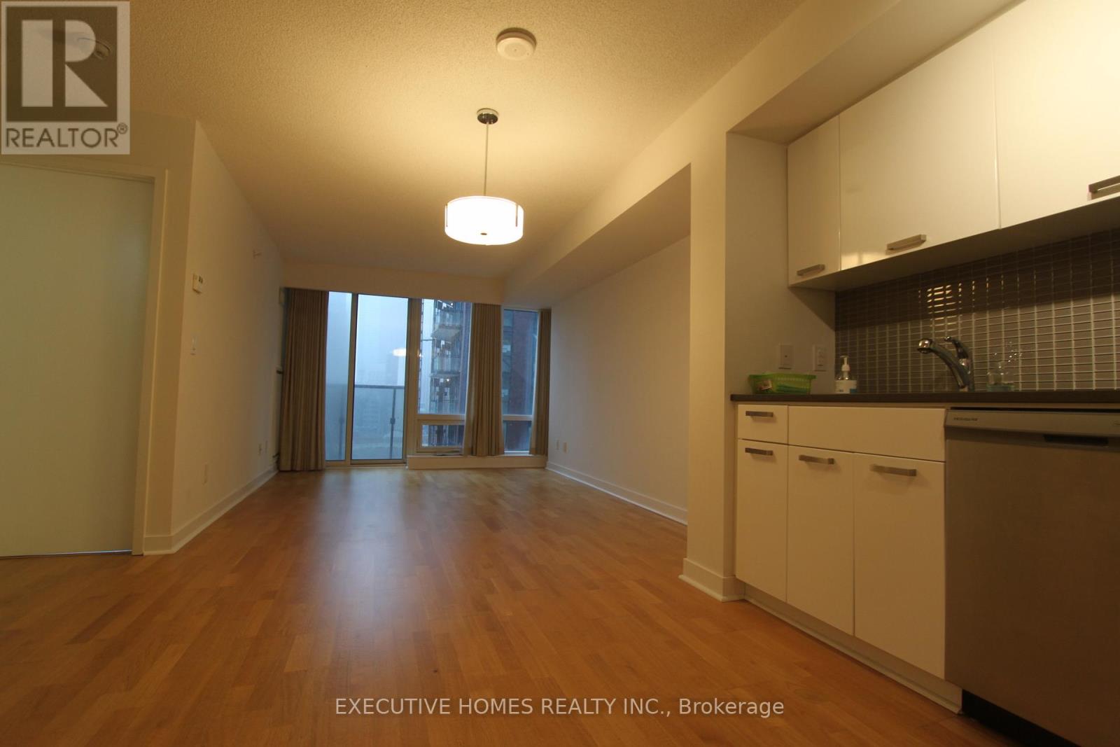 1506 - 295 Adelaide Street W, Toronto, Ontario  M5V 0L4 - Photo 5 - C12781980