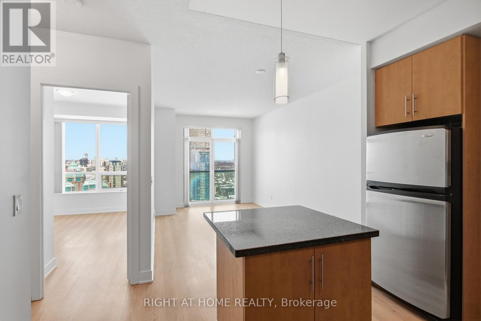 3302 - 120 Homewood Avenue, Toronto, Ontario  M4Y 2J3 - Photo 3 - C12782008