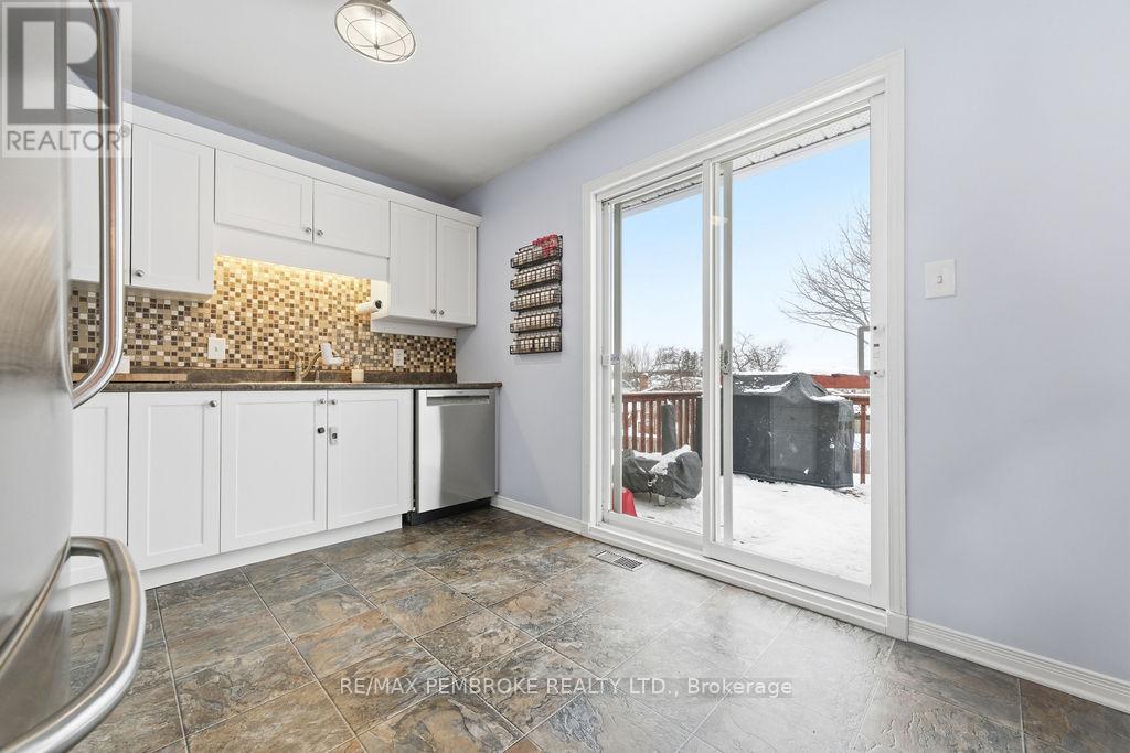 22 James Street, Petawawa, Ontario  K8H 3B5 - Photo 11 - X12782016