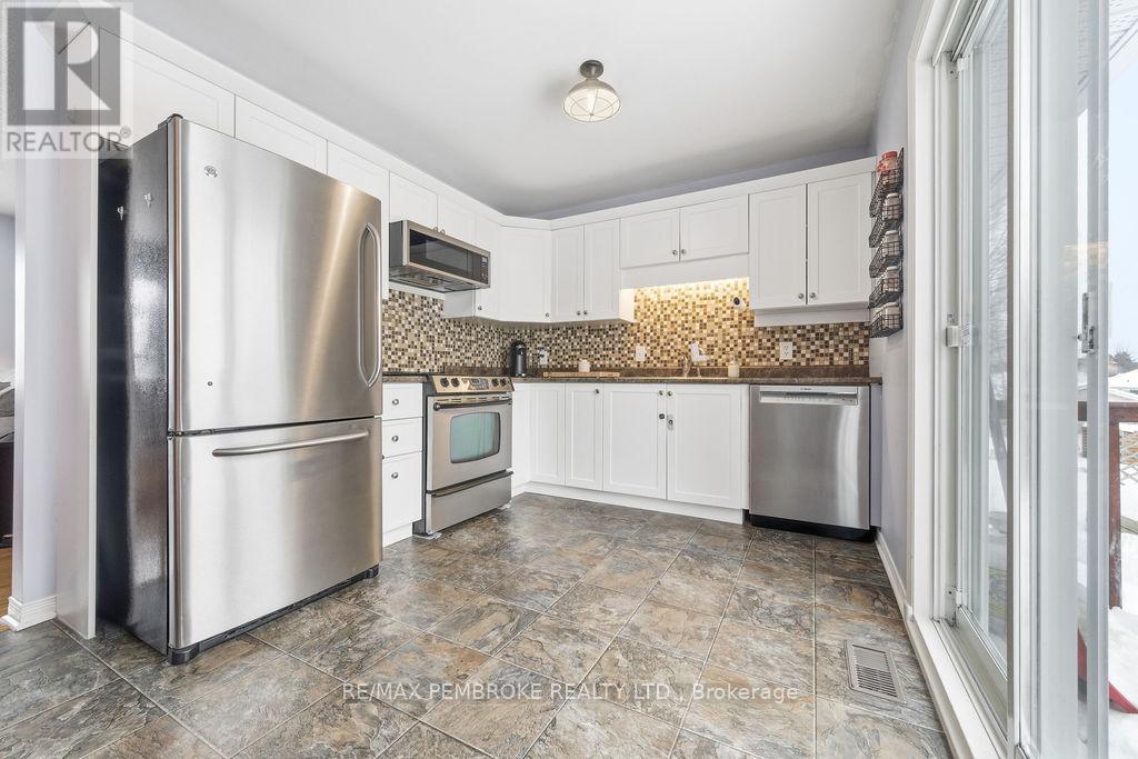 22 James Street, Petawawa, Ontario  K8H 3B5 - Photo 12 - X12782016