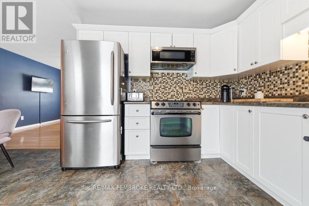 22 James Street, Petawawa, Ontario  K8H 3B5 - Photo 13 - X12782016