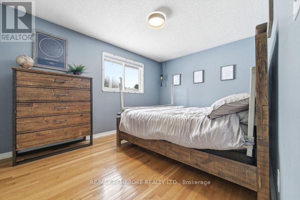 22 James Street, Petawawa, Ontario  K8H 3B5 - Photo 15 - X12782016