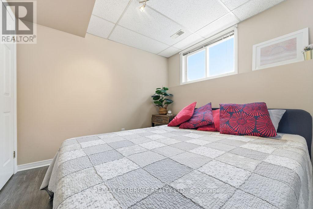 22 James Street, Petawawa, Ontario  K8H 3B5 - Photo 23 - X12782016