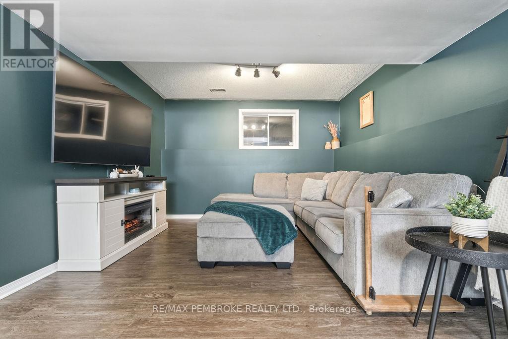 22 James Street, Petawawa, Ontario  K8H 3B5 - Photo 27 - X12782016