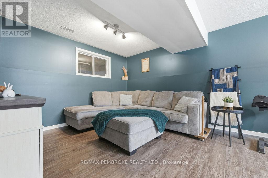 22 James Street, Petawawa, Ontario  K8H 3B5 - Photo 28 - X12782016