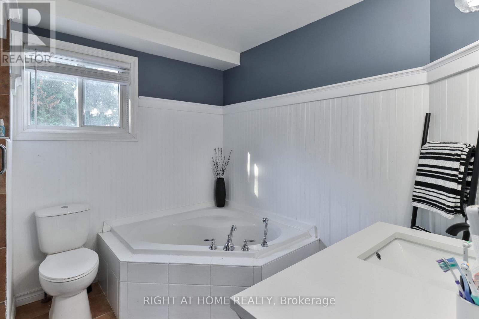 819 Srigley Street, Newmarket, Ontario  L3Y 1X9 - Photo 19 - N12782012