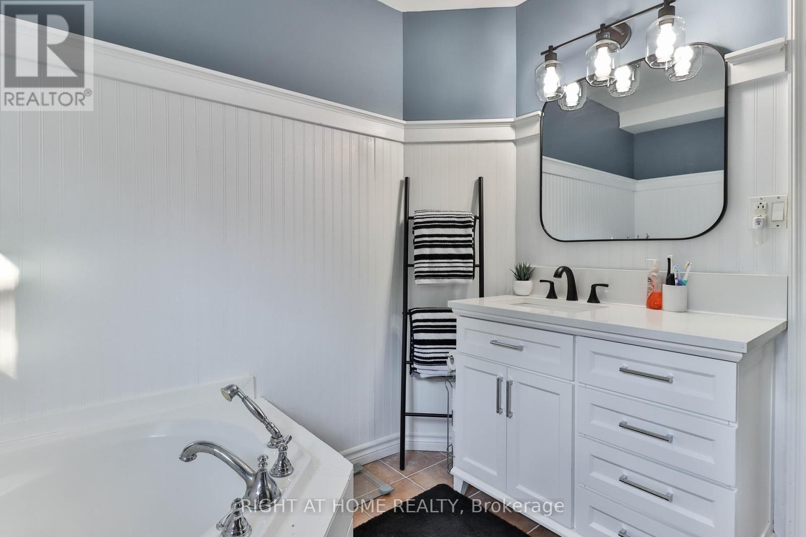 819 Srigley Street, Newmarket, Ontario  L3Y 1X9 - Photo 21 - N12782012