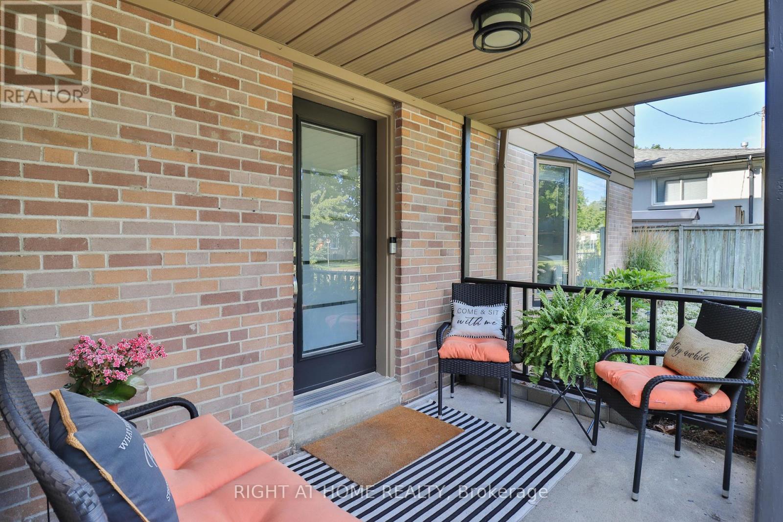 819 Srigley Street, Newmarket, Ontario  L3Y 1X9 - Photo 3 - N12782012