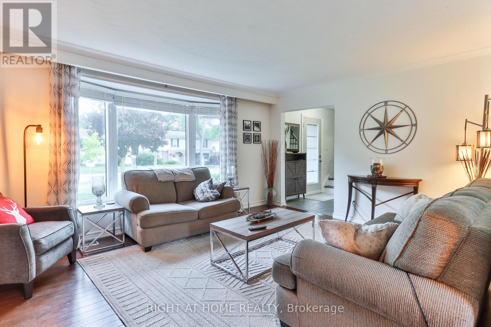 819 Srigley Street, Newmarket, Ontario  L3Y 1X9 - Photo 6 - N12782012